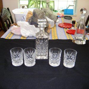 DECORATIVE DECANTER & (4) 8oz MATCHING TUMBLERS NOS